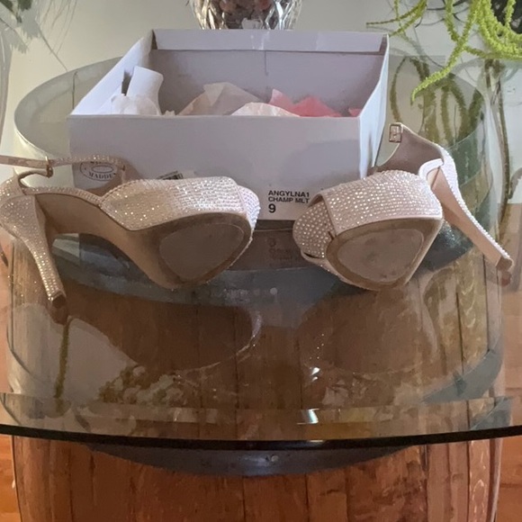 Steve Madden women size 9 Angylyna Champagne Mlt color - Picture 2 of 11